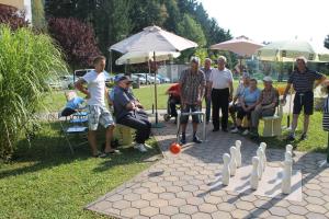 Poletno vročino popestrili s turnirjem v ruskem keglanju 1